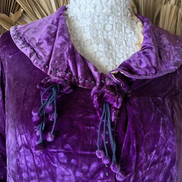 Antique Edwardian Purple Velvet Cropped Jacket - Picture 2 of 10